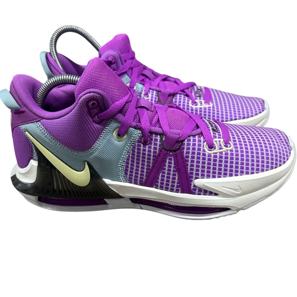 Nike LeBron Witness 7 Fuchsia Dream Men’s Basketball Shoes, Size 10.5.